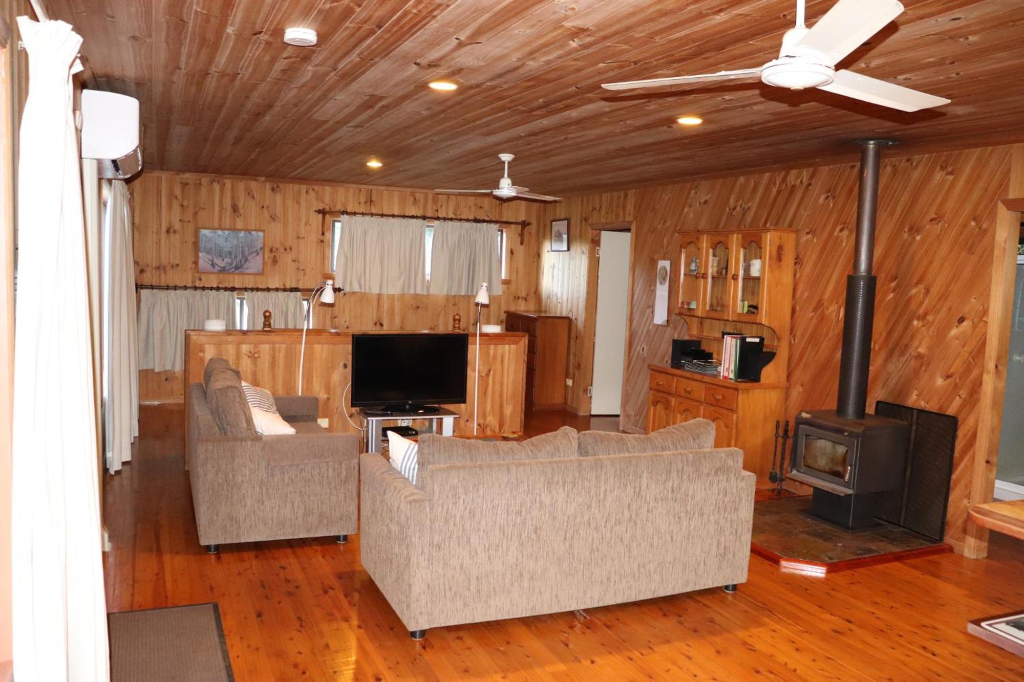 Bellthorpe Stays Maleny Room photo