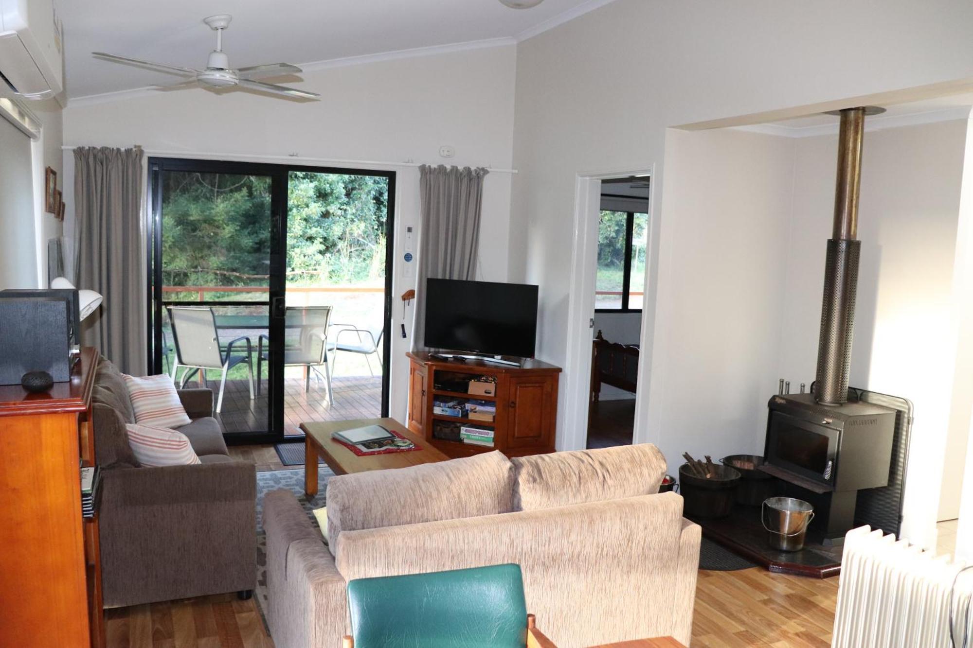 Bellthorpe Stays Maleny Room photo